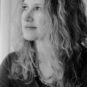 Andrea Jeftanovic om sin novellesamling: “Du må ikke tage imod slik fra fremmede”